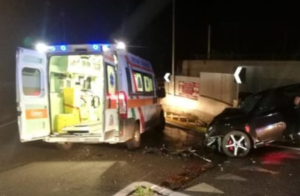 auto contro muro ottaviano